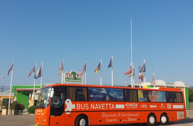 In vacanza ai parchi senza usare l'auto: torna il bus navetta Costa Parchi