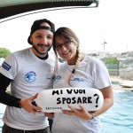 Proposta di matrimonio per Fabio a Gaia tra i delfini