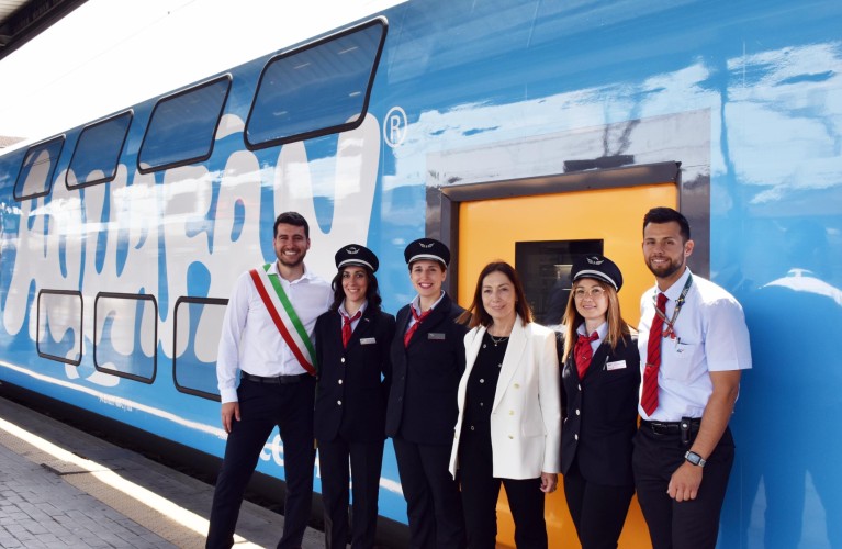 Alla stazione di Bologna il debutto del “Treno Riccione” ambasciatore dei parchi Costa Edutainment e della città