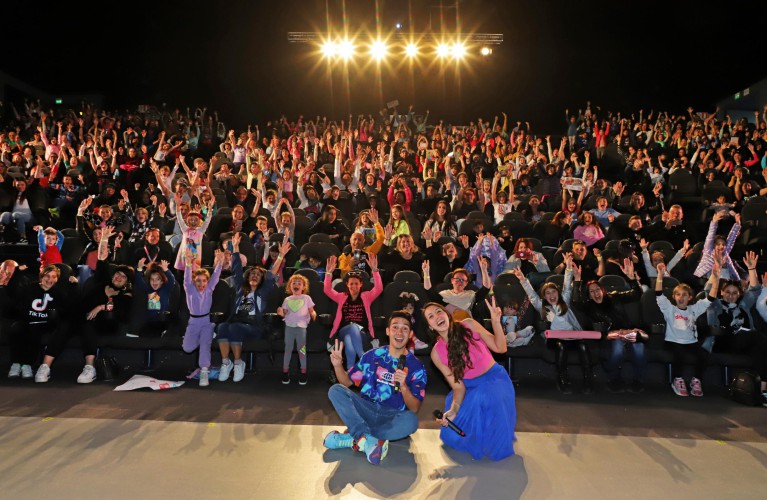 Carica di 4mila persone per i DinsiemE